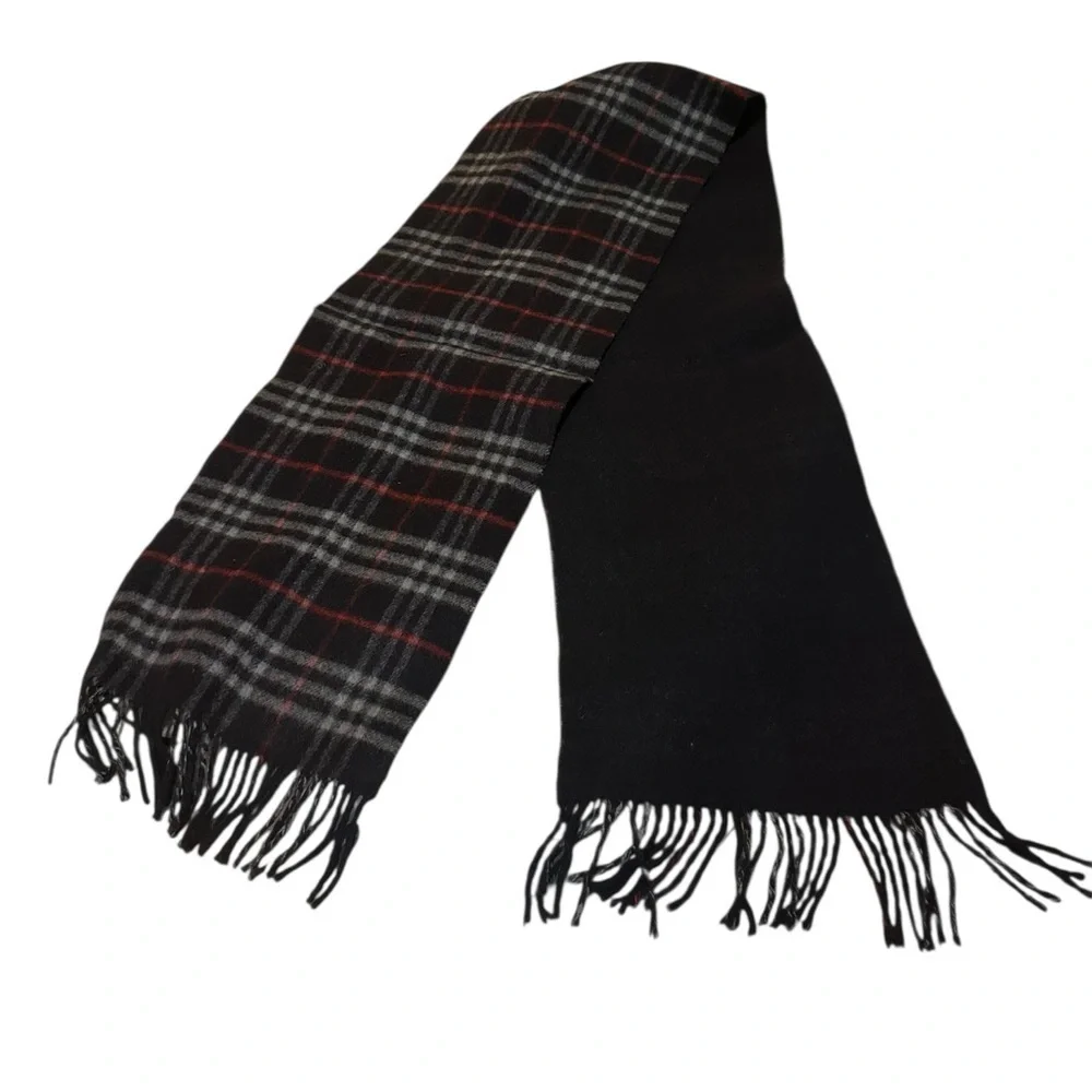 Vintage Burberry Classic Black and Red Plaid Scarf 100% lambs wool(unisex)